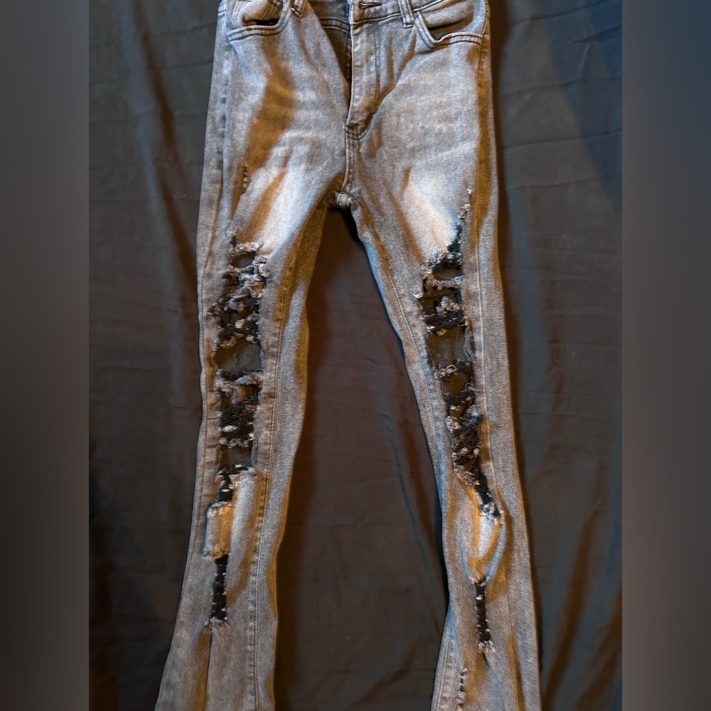 Size small ashy black color, flare like jeans only worn a few times.